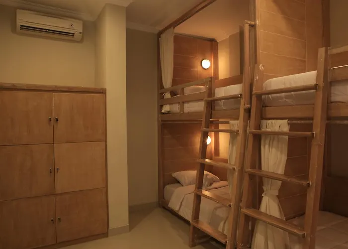 Poshtel Hostel *