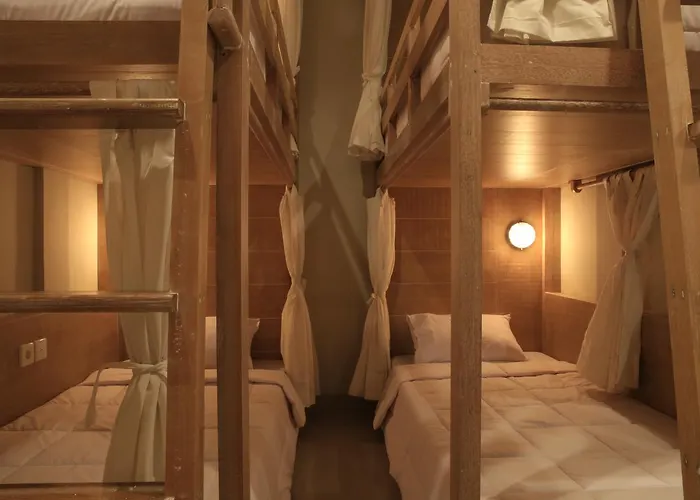 Poshtel Hostel